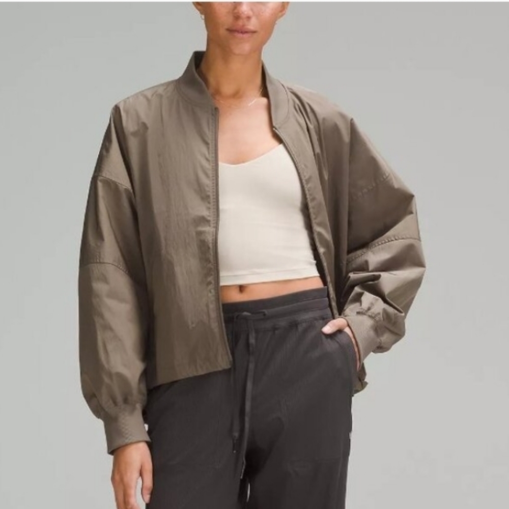 Lululemon green lightweight hem-cinch bomber windbreaker jacket